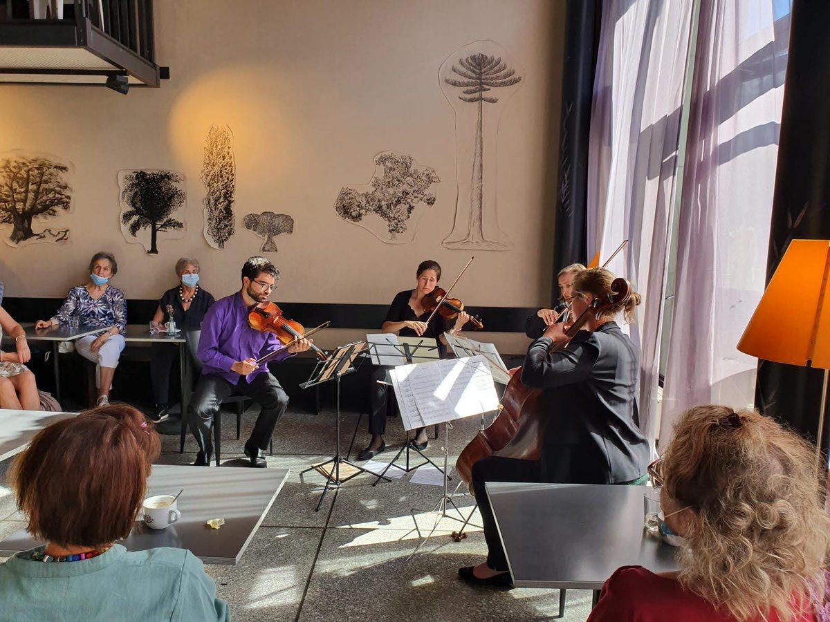 aureaquartet's tweet photo. Such a pleasure to play for a real live audience this morning! Big thanks to Café du Grütli for having us. It felt very special 🎉🎻💜 https://t.co/orzqWkFIUb