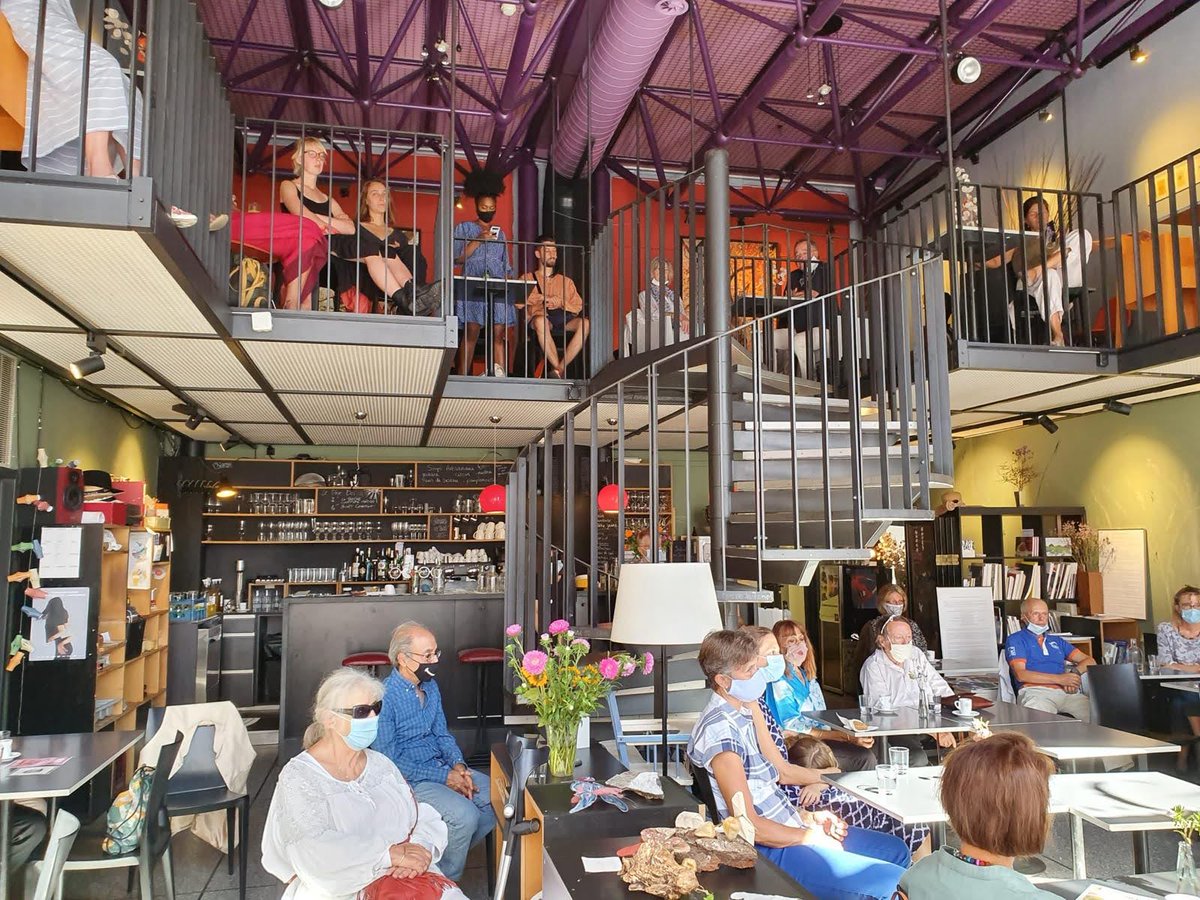 Such a pleasure to play for a real live audience this morning! Big thanks to Café du Grütli for having us. It felt very special 🎉🎻💜