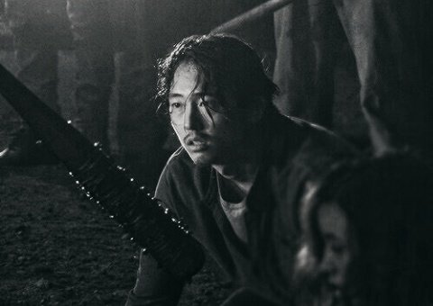 missing_arrow's tweet image. who would've have thought that glenn whom we used to see wearing a baseball cap and shirt would end up being killed by negan with a baseball bat? no one.