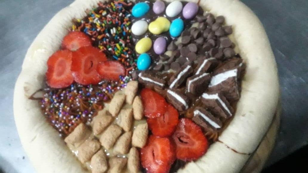VeraPizza's tweet photo. Comparte lo rico, dulce y delicioso de @VeraPizza 
Con nuestras Snacks Pizzas lo hacemos posible 🥧🍫🍓🍊🍌
Irresistible, suaves y deliciosas... La merienda perfecta!
#5Sept #5Septiembre #sabado #pizza #pizzadelivery 
#pizzalover #snacks #sweet https://t.co/NVsMowgdCn