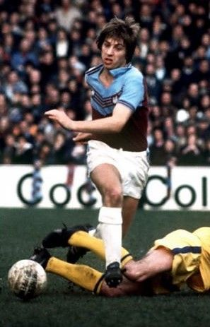 robertmdaws's tweet photo. #GeoffPike He played for the @WestHam  for 12 yrs, gaining an FA Cup winners medal in 1980, a League Cup runners-up medal 1981 and promo back to the top tier, after finishing as Div2 champs in 1980–81.[6] He amassed 372 appearances and 41 goals for #WHU in all competitions https://t.co/fJ1iQJYxNX