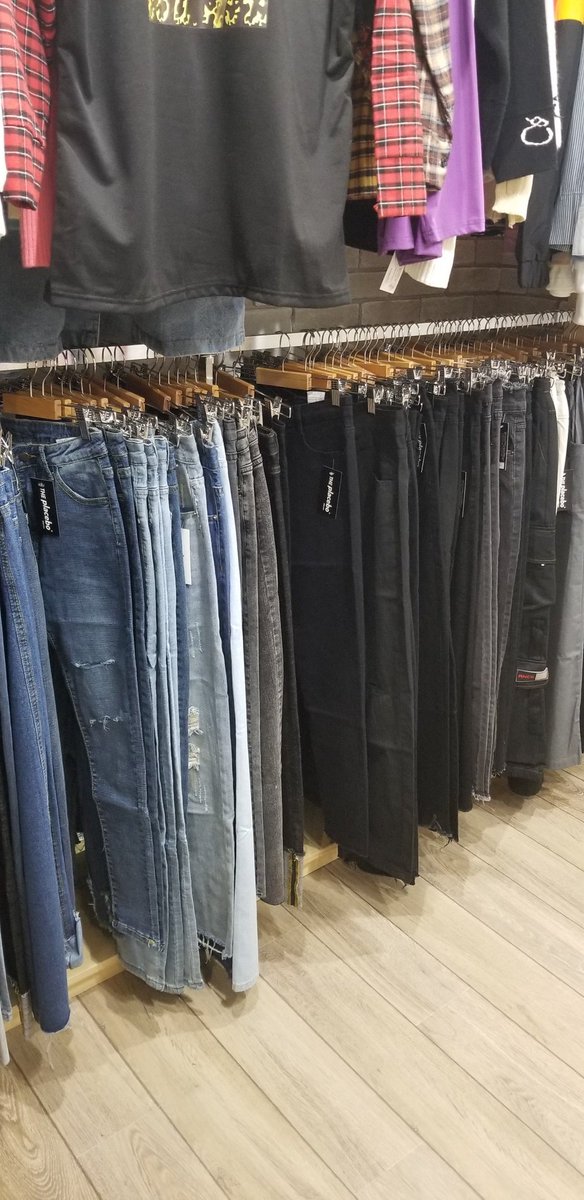 Meme ミーム 新大久保駅からすぐに新しくできた服屋さん Plac By Placebo 洋服やバック 靴 帽子が売ってました 値段は韓国に比べると少し高いかなと思いましたが かわいいものいっぱいありました メンズファッションの取り扱いもあり