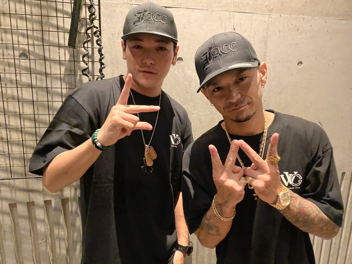 𝔰𝔦𝔪𝔬𝔫 𝔧𝔞𝔭 今日はmrjありがとう 俺が優勝すると予想してくれてた人も結構居たみたいで 最近のバトルも俺のがアップされる事も多くて嬉しい限りです 引き続きみんなが楽しめる事や熱くなれる事 少しでも役に立てる事を提供できる存在になれる