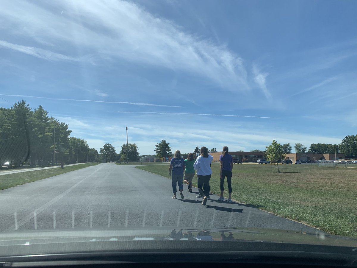 LisaLLane1's tweet photo. Our KDG teachers taking a break from E-learning to enjoy the beautiful weather! ⁦@HersheyElem⁩ #TSCintegrate https://t.co/V82LZwWoeH