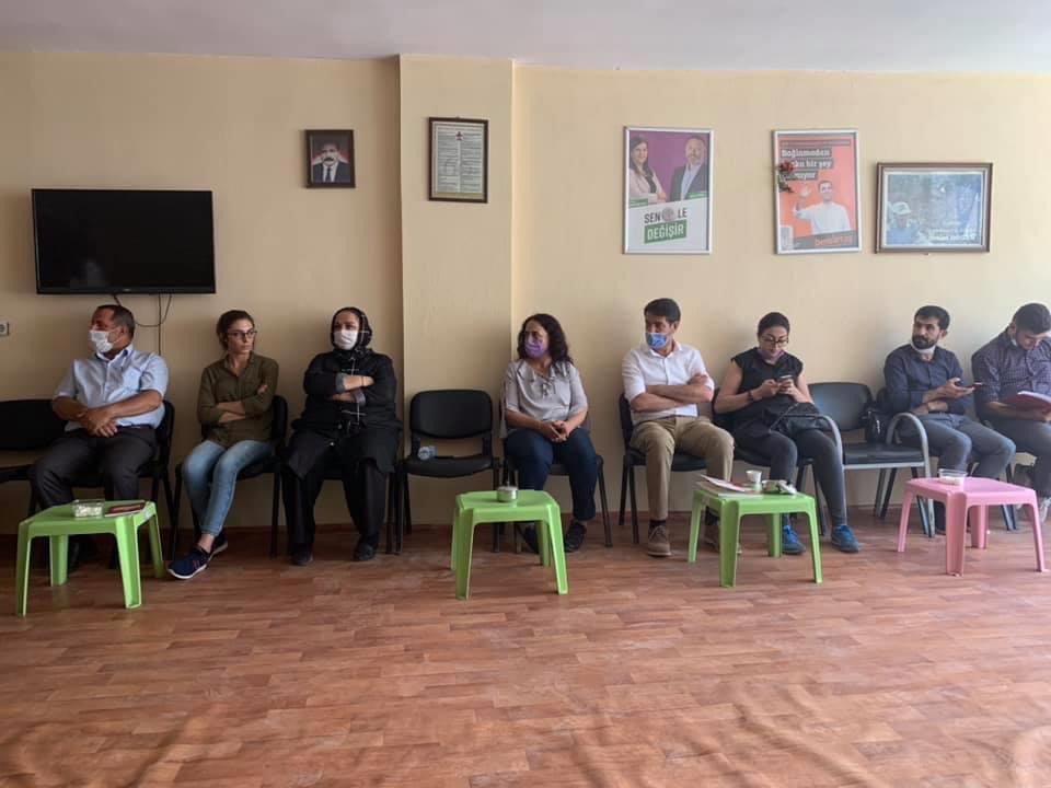 muratsarisac's tweet photo. Em digel parlamenter, rêxistin û meclîsa me ya ciwanan a Wanê îro li Ebexê bûn. Me di serdana rêxistina me ya Ebexê de ji bo rêvebirên ku nû hatin hilbijartin serkeftin xwest. #HDP #Wan #Ebex / #Çaldıran https://t.co/hg3xX9A8wg