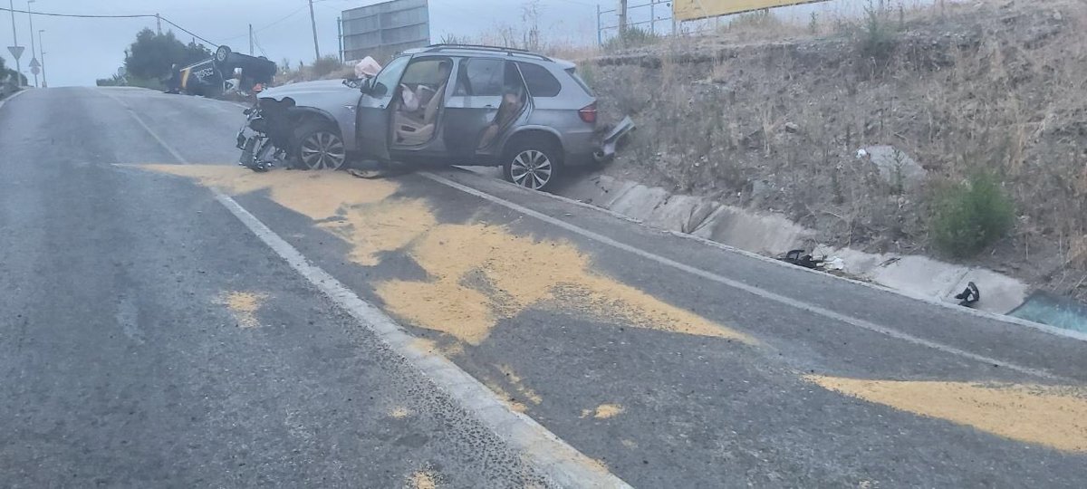 Alfonso_Egea's tweet photo. #ULTIMAHORA La guerra contra los #Narcos hoy ha salido muy cara. Esta noche en #Algeciras un coche cargado con 700kg de droga ha embestido a un Z de @policia 
Un agente ha perdido un brazo. https://t.co/EwL95KPHXM