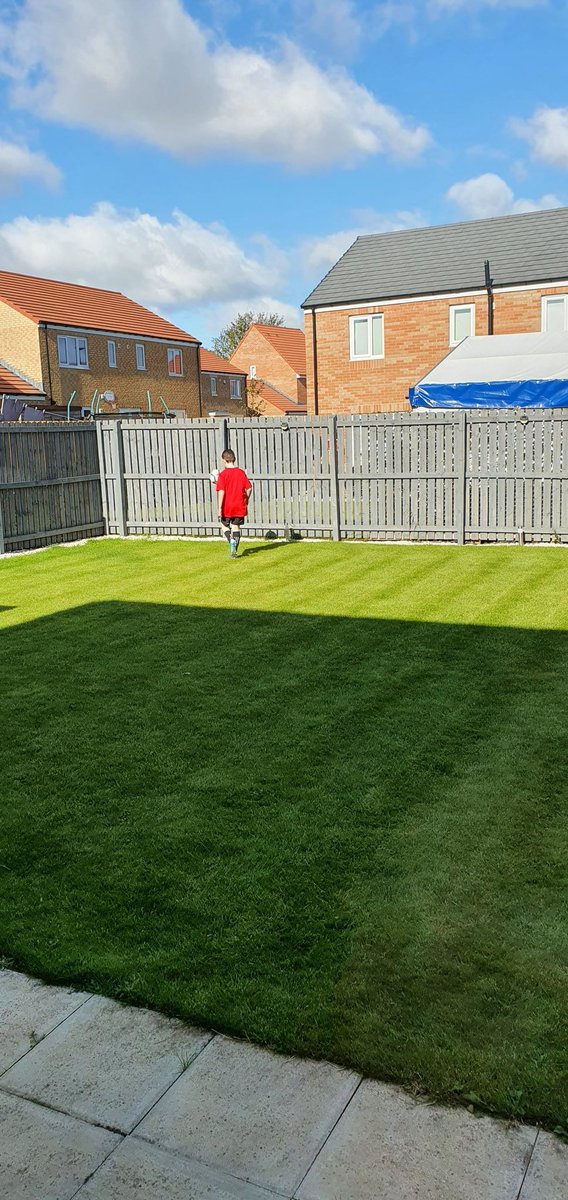 Jamiekwilson89's tweet photo. Someone can't wait to start his season with FoL White U11s #WinnersDoExtra https://t.co/nRSCzJ86Pv