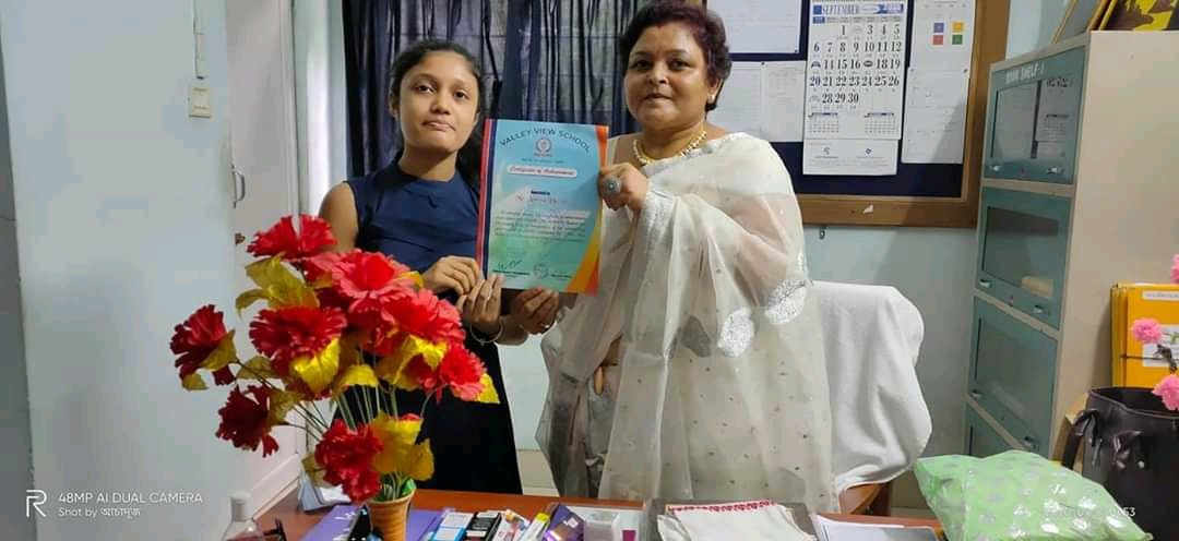 valleyviewscnlp's tweet photo. Ankita Dutta and department of Assamese of VVS are awarded a cheque of Rs 10000 each by the principal of valley View School for securing 100% marks in Assamese in the AISS Examination 2020.
#100%
#Assamese
#AISSE
#ValleyViewSchool https://t.co/Jtljqqvg4z