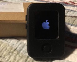 ERecensioni's tweet photo. APPLE : SALTANO FUORI LE IMMAGINI DEL PROTOTIPO DI APPLE WATCH IN CUSTODIA DI SICUREZZA DI IPOD NANO
 https://t.co/ouL2hVIfue https://t.co/cvCFLDiktX