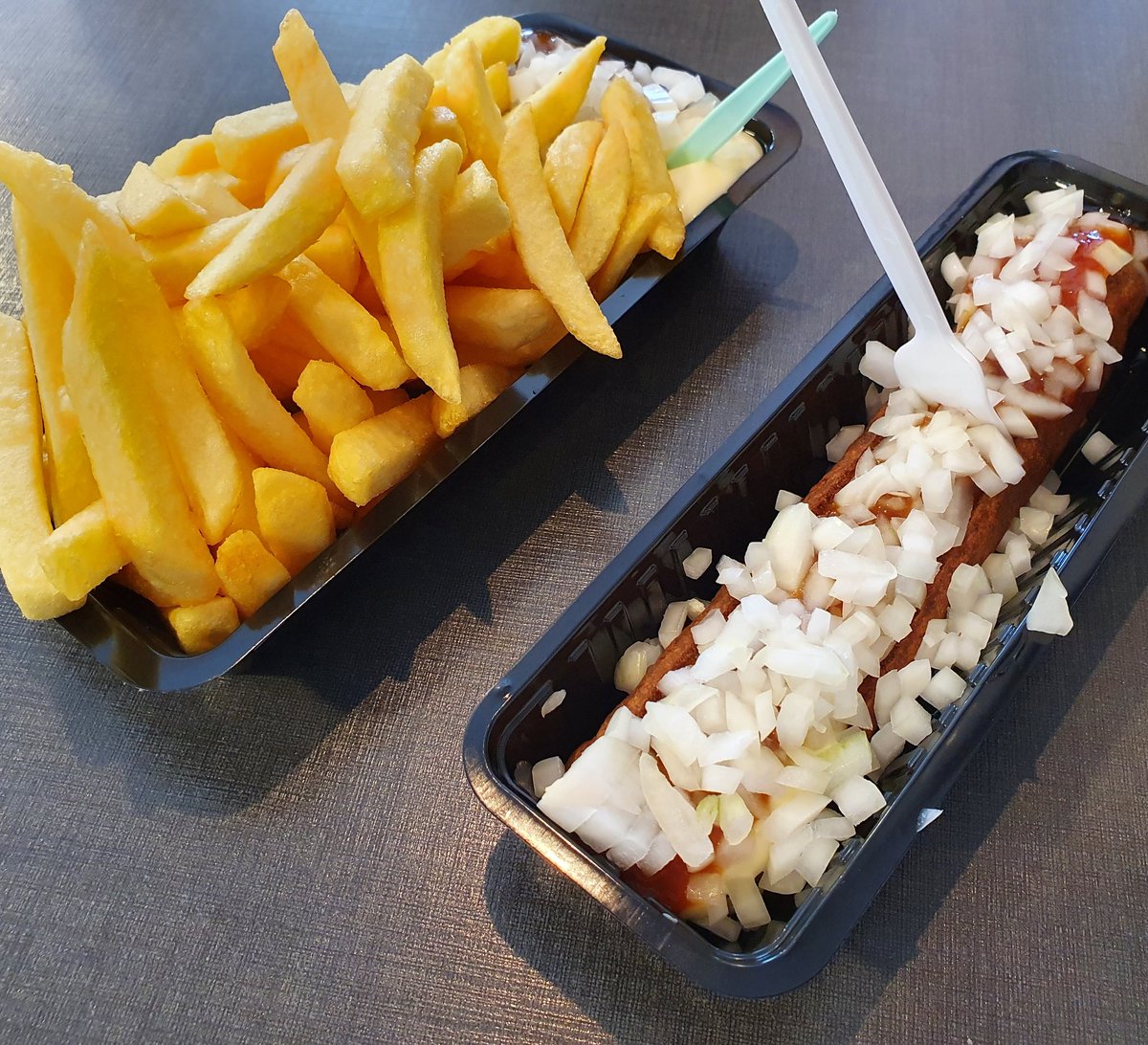 Snacknieuws's tweet image. Geniet momentje
#frikandel #speciaal #patat #friet #oorlog

Kijk voor meer Snacknieuws op: snack-nieuws.nl.