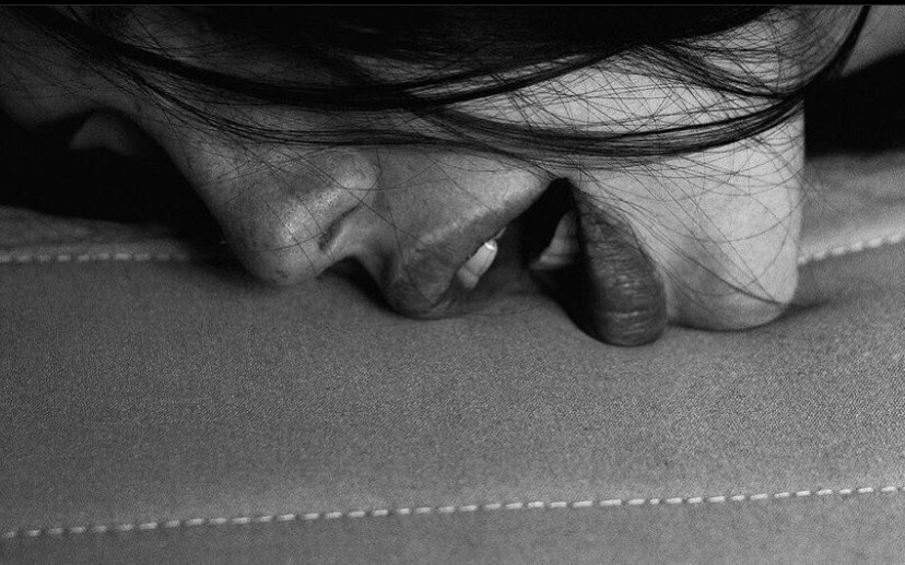 RaniaAmour's tweet photo. I want you to decorate my skin with your kisses 😛! #brunettesrule #weekendvibes https://t.co/mPNOsuWbIJ