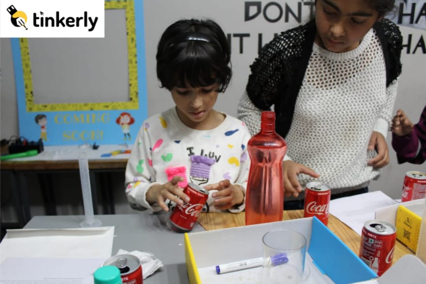 tinkerlygroup's tweet image. Have a look at these 2 little  innovators who are collaborating with each other to perform a STEM activity. 
Let your kids witness the power of experiential learning by giving them a similar experience.

Register at bit.ly/DIYVirtualCamp
.
.
.
#virtualcamp #Sciencecamp #diybox