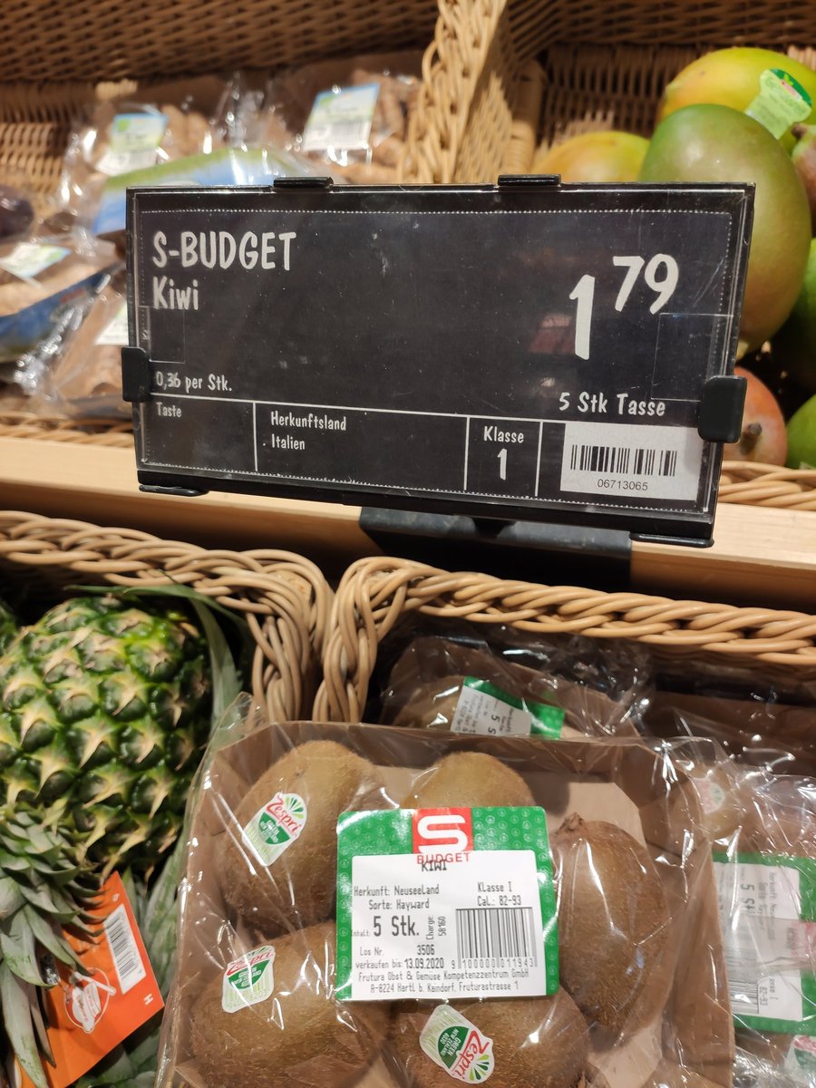 __soey__'s tweet photo. @SPARoesterreich Passiert leider häufiger, dass beim Obst/Gemüse die ausgewiesenen Schilder andere Herkunftsländer benennen als das Produkt selbst. Wenn es zu kompliziert ist Schilder zu tauschen sollte das Land gar nicht erst aufgedruckt werden. #CustomerExperience https://t.co/jY7I5Cu4R2