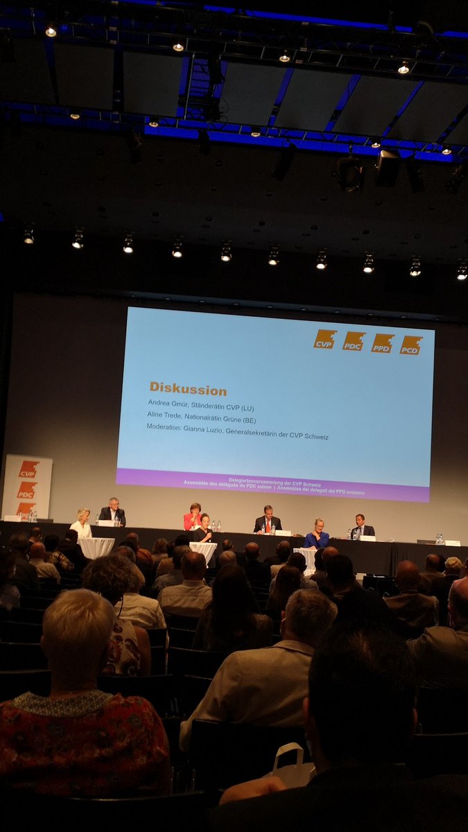 TheDudeLebovski's tweet photo. Die Diskussion über die #KoVi startet mit dem Podium zwischen den zwei Fraktionspräsidentinnen @alinetrede und @AGmur. Ich bin gespannt über die Diskussion und die Abstimmung. @BuergKomitee #DVCVPCH https://t.co/giweDvA8j2