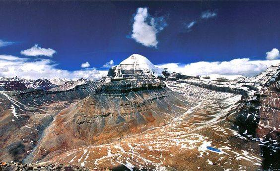 GeneralBakshi's tweet photo. The kailash - Mansarovar region is the most sacred space on the earth for Hinduism. it is more sacred to us than Vatican. it is  sad to learn that the Chinese are defiling that sacred space by deploying  Sams there and turning it into a war Zone .We should ask them toremove these https://t.co/kojHgCHM7V