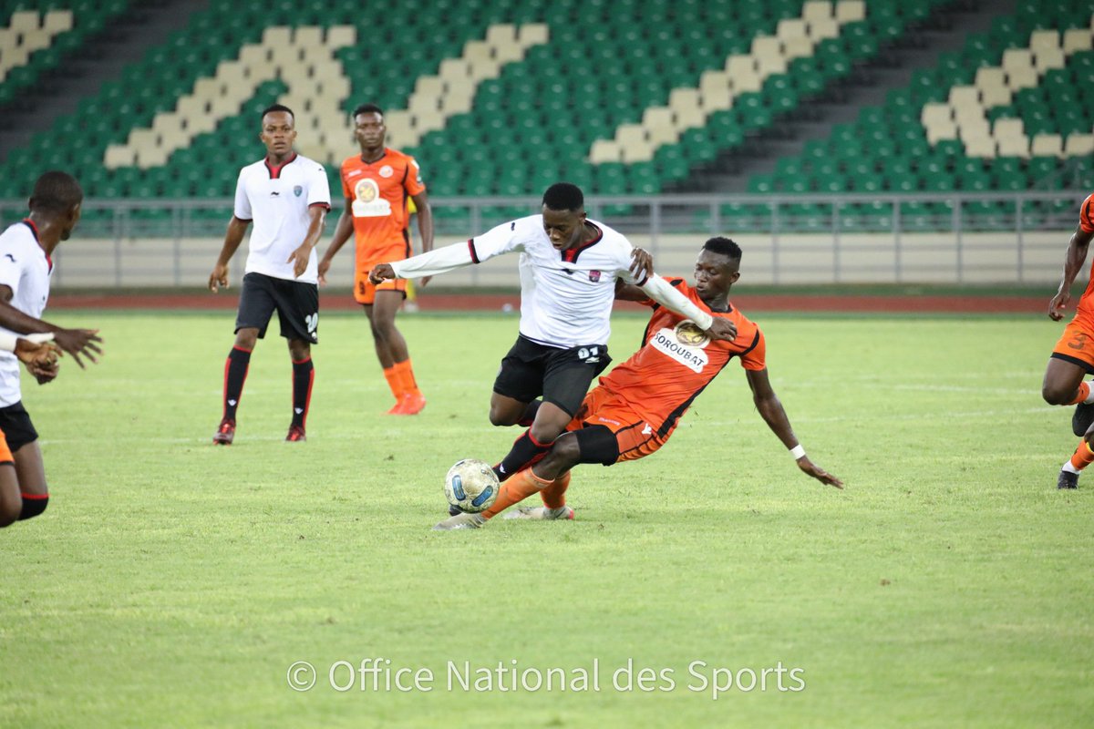 OfficeN2Sports's tweet photo. @matchtest de réception de la pelouse du stade olympique d'Ébimpé.
score final #RCA 0 - 3 #FCSP @OfficeN2Sports https://t.co/BbCCmQZW7X