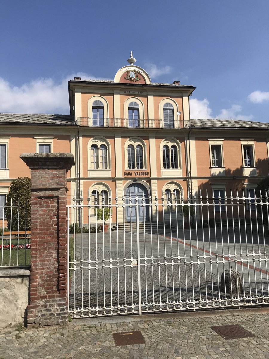 DenisFalconieri's tweet photo. In una settimana sono passato dall’Abruzzo al Piemonte, attraversando la Romagna e la Valle d’Aosta: la varietà di sfumature della lingua italiana è una vera ricchezza #LPinPiemonte #lonelyplanetitalia #travel https://t.co/DmNEXW8MMB