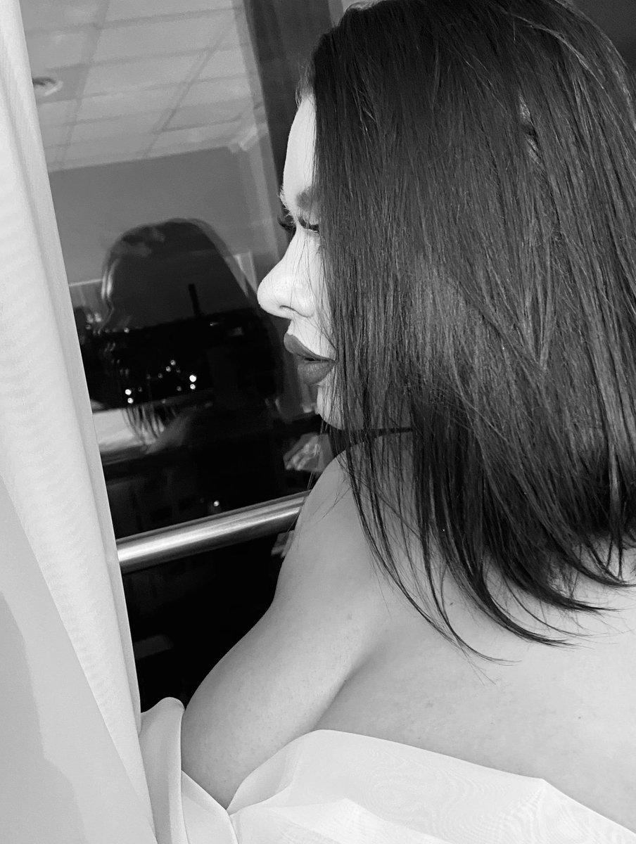 RaniaAmour's tweet photo. Seduce my mind ... #brunettelife #sensual #weekendvibes https://t.co/AdshI83COZ
