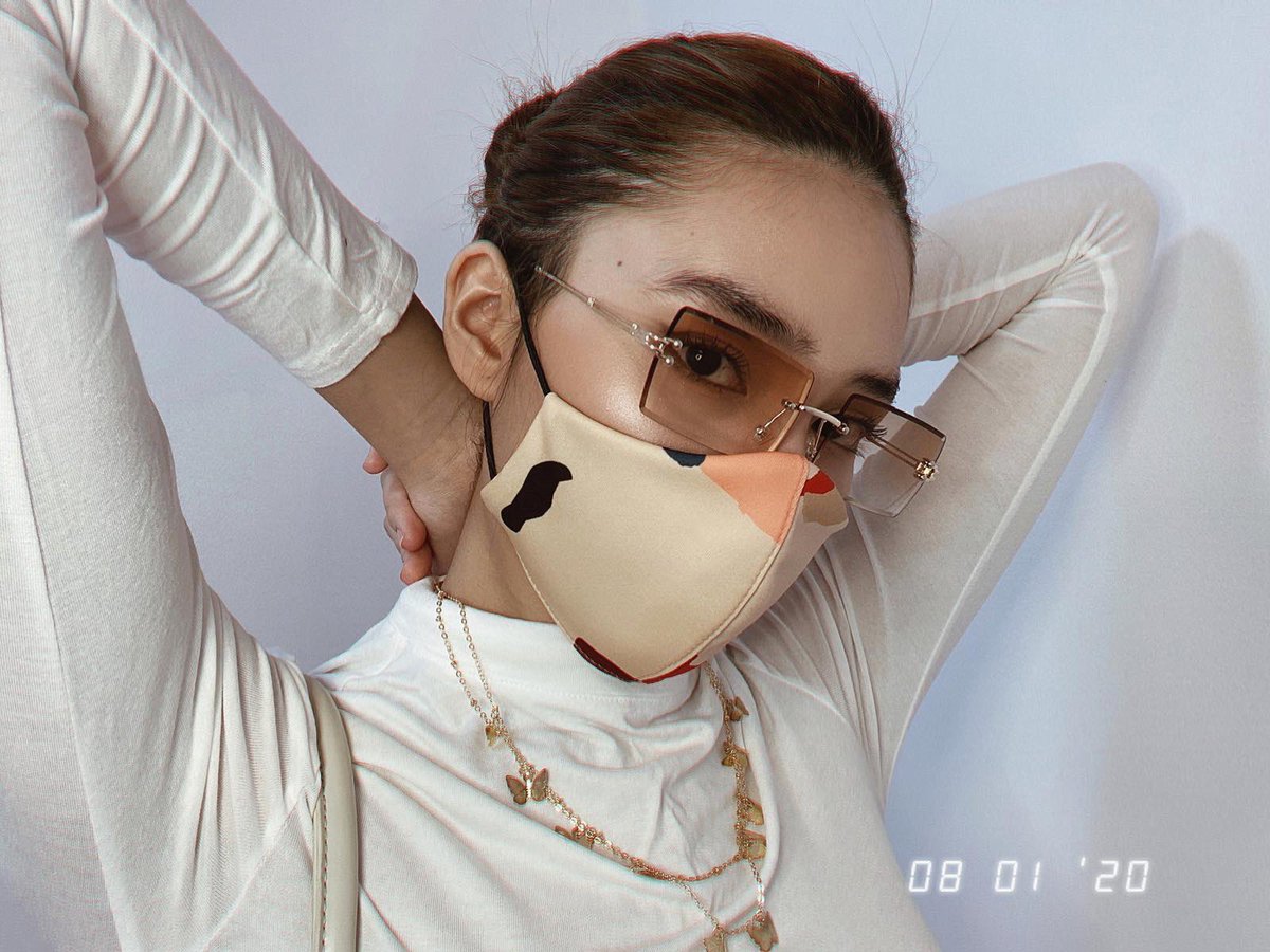 seasonsph's tweet photo. @athenahmadrid unapologetically heading out with everyone’s all-time fave hypoallergenic #Facecase in mojave ⛰ grab yours at P159 now ⛓ here: https://t.co/mW1tkAaAiM https://t.co/vCarCQvDnD