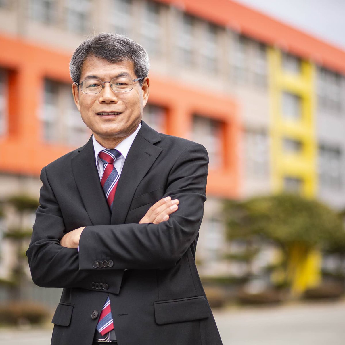 tichavacho1's tweet photo. Back to find good news about  Ticha @YunJeonghyun. His work in education and teaching profession elevated him to Global Teacher Prize Top 10. Congratulations  to our star ticha and, heartfelt gratitude to @TeacherPrize for shining light on tichaz and the work they do! #GTP2020 https://t.co/AnaWLGOKY3