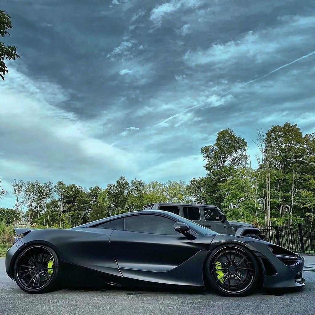 Всегда в форме McLaren 720S