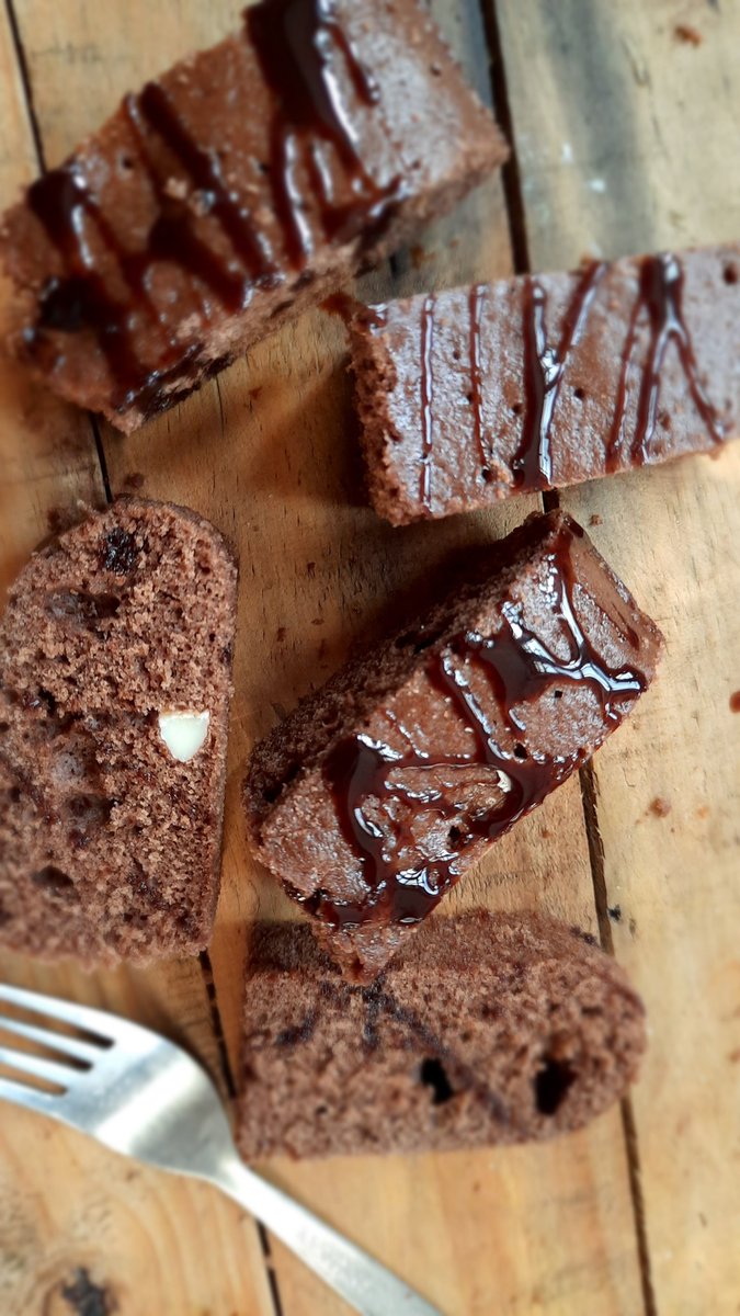 AmmyzR's tweet photo. Dark Chocolate Tea Cake

Link given below for recipe :
https://t.co/qpl3uCFvgm

#home #cakes #breakfast #teatime #foodie #cakelocked #easyrecipes #cakelover #recipeoftheday #yummy #baking #YouTuber #photography #foodphotography #spongy #easybaking #deliciousfood https://t.co/LJt5MrwS8z