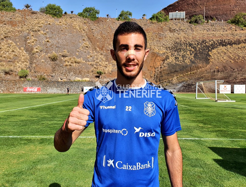 CDTOficial's tweet photo. 👍 La alegría de la mañana. Tenemos a @jacoboglezr en #ElMundialito... y con el mejor de los ánimos 👏👏👏.

#SiempreCDT https://t.co/V8oLIe724X
