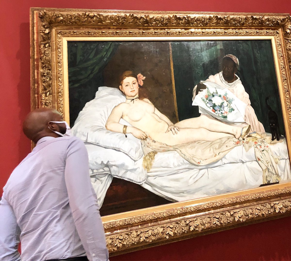 NailVerNdoye's tweet photo. Devant l’Olympia de Manet, j’essaie toujours d’entrer dans le champ visuel de Laure en gardant l’espoir que son regard me livre ses mystères.
@MuseeOrsay 

#notgivingup https://t.co/pCFtD7vqMp