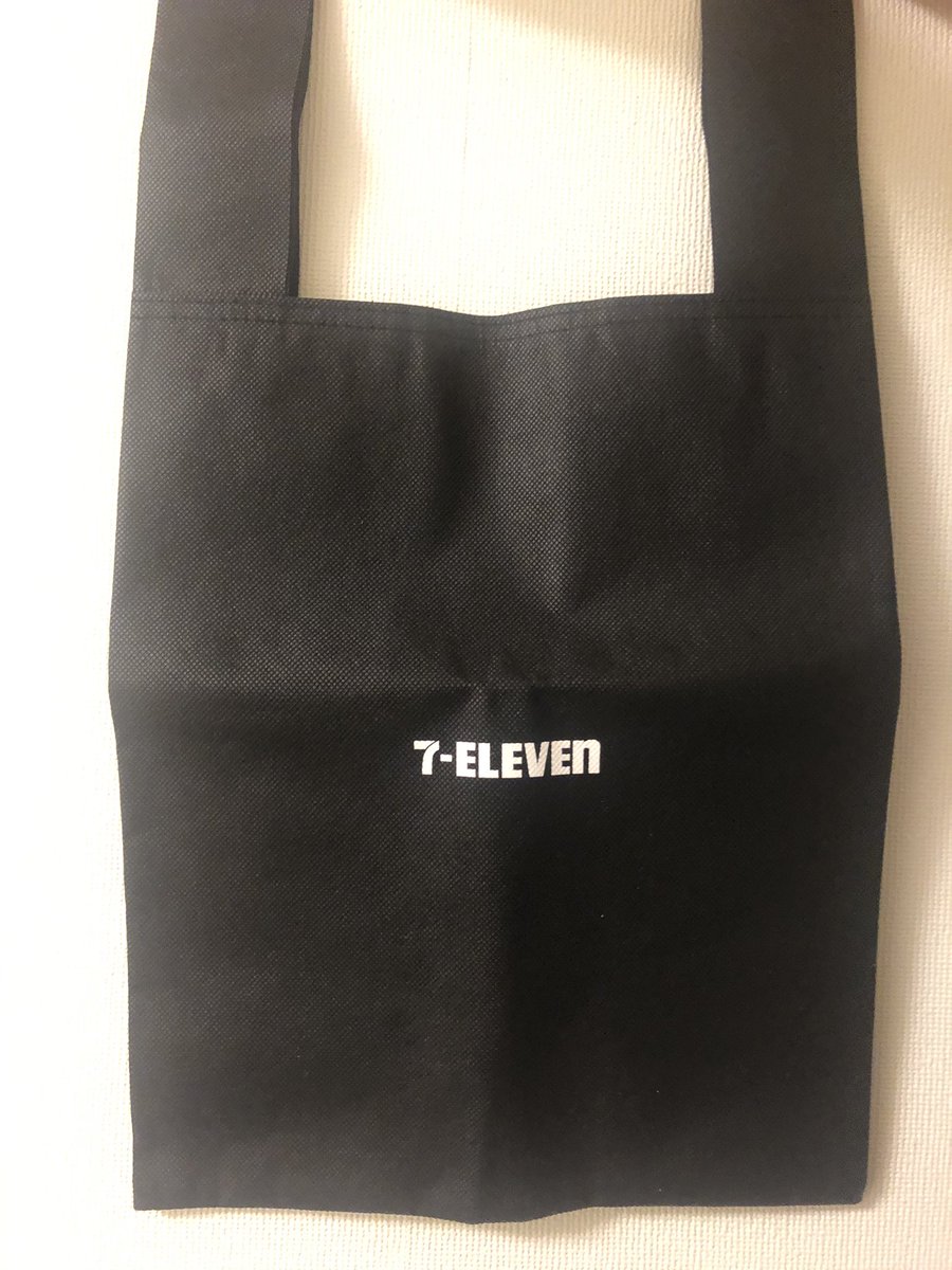 O Xrhsths いとうセブン Sto Twitter 新店舗オープン記念でもらえたやつ Tsutayaのレンタルした時のカバンと同じ素材 全然良くない エコバッグを使う 実家がセブンイレブンだから セブンイレブン エコバッグ いとうセブン