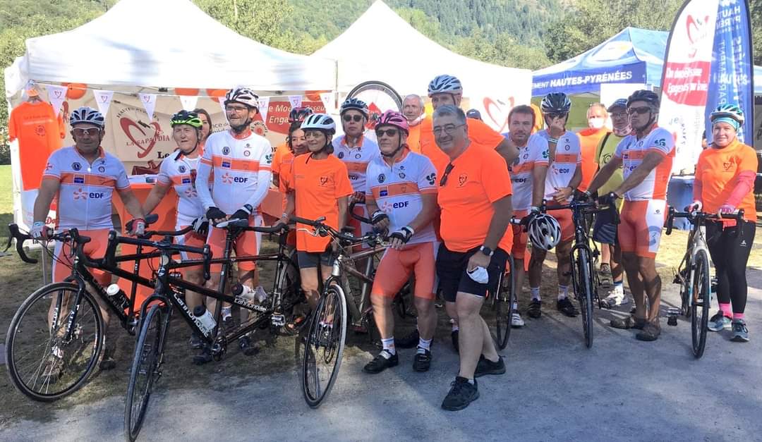 TOUR DE FRANCE - NOS AMIS PYRÉNÉENS PRÉSENTS
Comme en 2019, ils sauront se montrer pour faire parler du "Don de moelle Osseuse" et pour soutenir <a href="/ThibautPinot/">PINOT Thibaut</a>, NOTRE parrain
Revêtus des tenues orange il seront sur un stand à l'arrivée 
Rejoignez-les
👍💚👏
#JulesOnParis #Julia