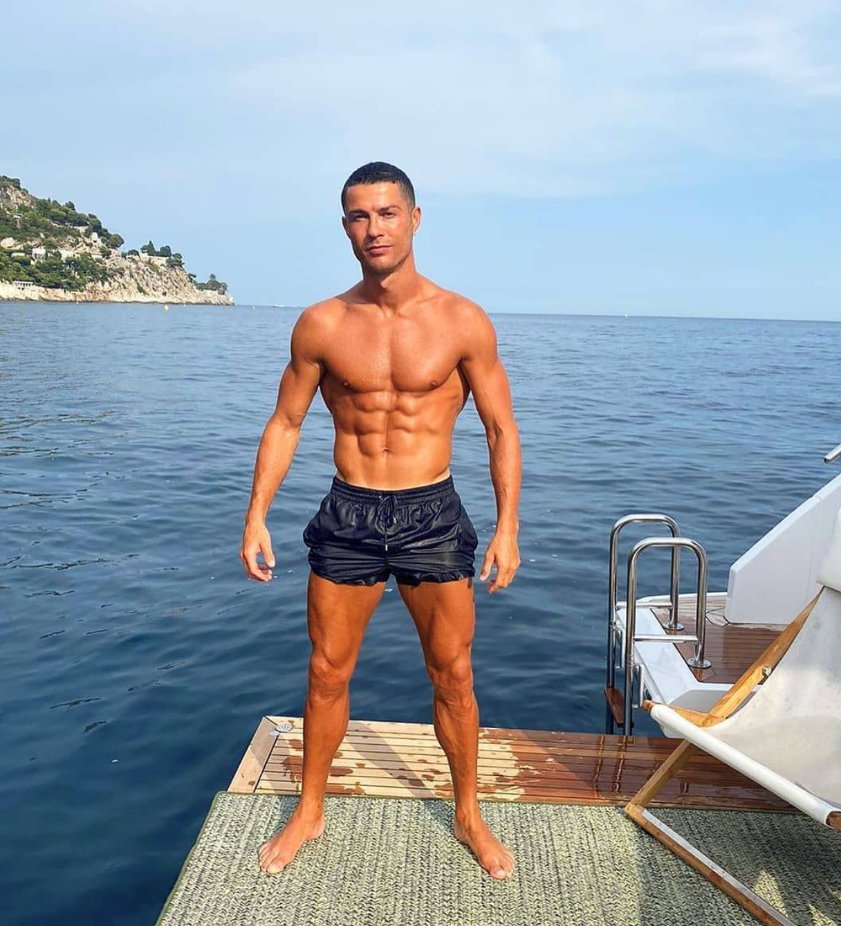 FC_kitchen_real's tweet photo. Christiano Ronaldo everyone… Love him or hate him, you won’t outrun him!

#ronaldo #abs #bestofthebest #hardwork https://t.co/ryYDQwWZIW
