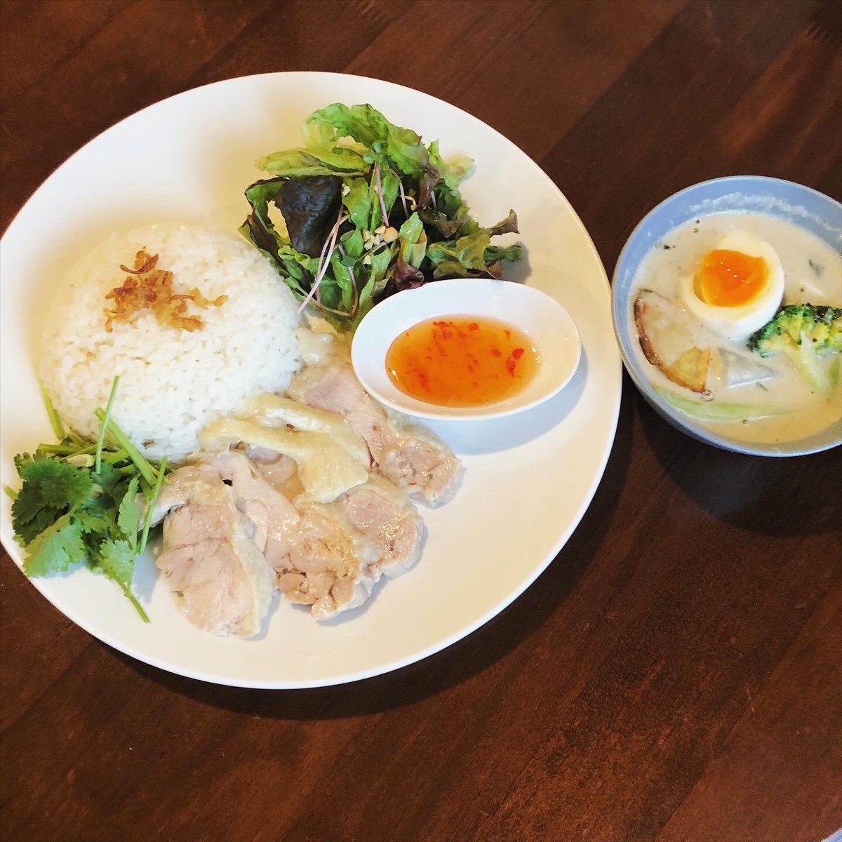 タイカレー専門店アオゾラ 現在はイートインのみのご用意となります 今後テイクアウトのメニューにも加えられたらと思っていますが そちらはもう少々お待ちください ルーの大盛りもご用意しております よろしくお願いします タイカレー