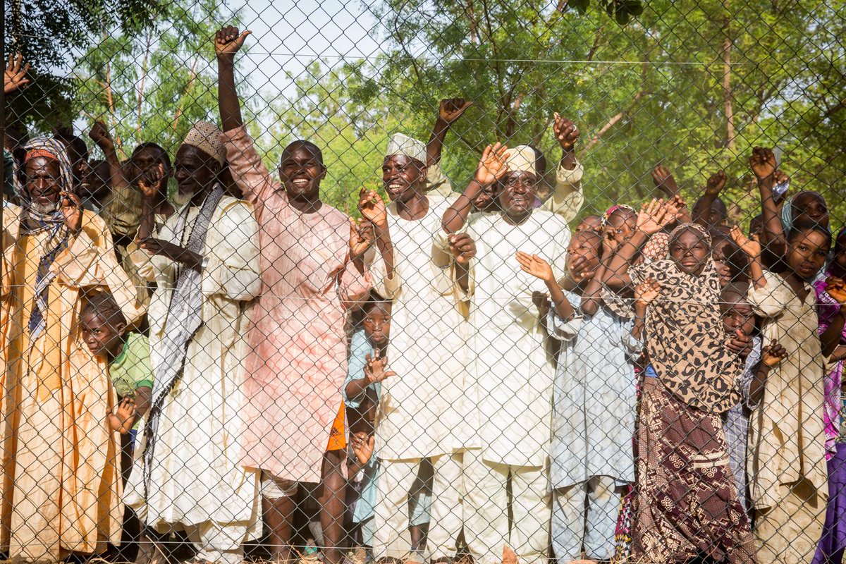 architectsunepa's tweet image. Retraction: i want to tender an apology to @MBuhari, as i just got a picture posted in 2015, that @NGRPresident was doing same as @realDonaldTrump. #NextLevelConfirmed