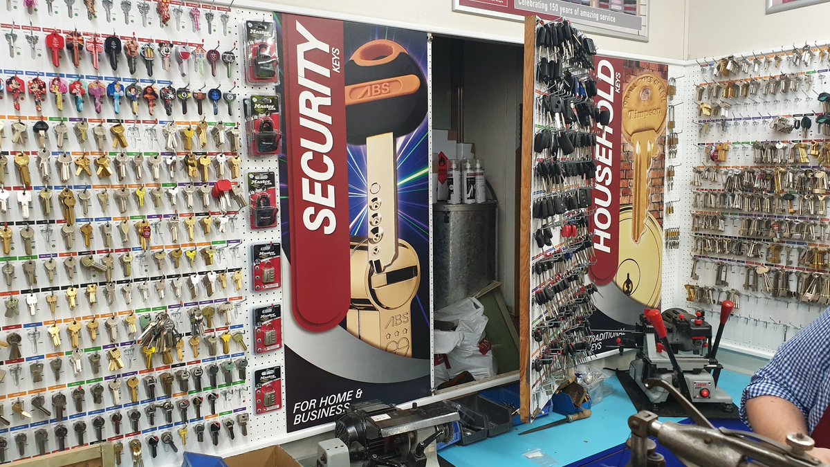 Alex_Thorne07's tweet photo. @RossWhyborn @JamesTCobbler @mark_lissack There's a door built into it with a stock room behind it. https://t.co/0E91NT4lKJ