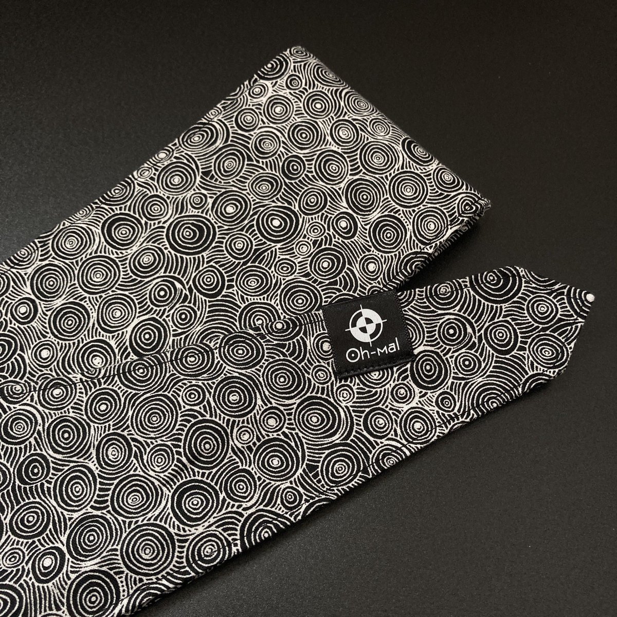 おまる New スパイラル柄 滑らかな肌触りが心地よいusaコットン 綿100 生地です モノトーンで合わせやすく おしゃれに決まります 幅は折って調整可能 ヘッドラップ 他柄多数販売中 T Co Oosyqunlok サバゲー おまるのヘッドラップ