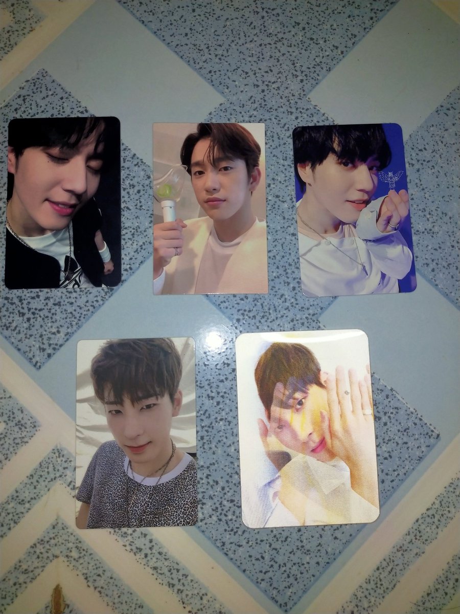 BINNIE86724224's tweet photo. wts / lfb ph only 🇵🇭 help rt 
Hi po baka po interested kayo sa mga photocards nato ? Huhu bilin nyo napo para may pang bili na ko sa mga kailangan ko sa school 😭😥

Ipapaship ko napo agad bukas if may gustong bumili :(( https://t.co/z5I9EGYTS9
