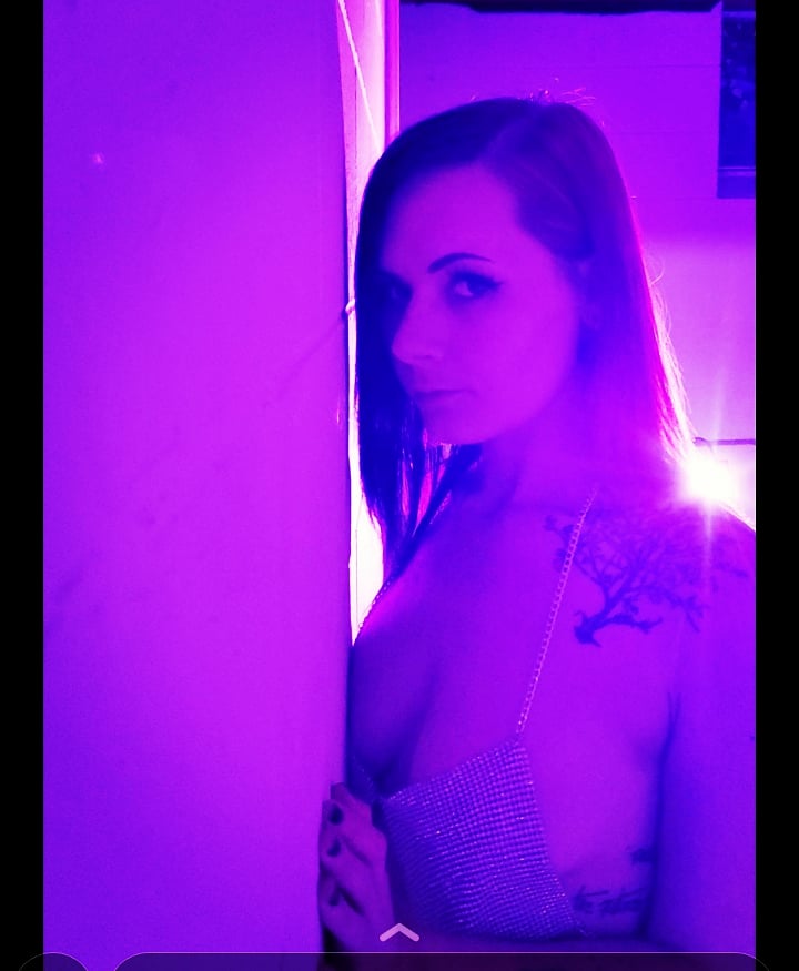 DojaBabyOF's tweet photo. Come follow my OF while it's on sale. https://t.co/ScejVznnj2
If you're interested in a more artistic style of nude photos and like goth girls I'm here 😜
#sellingnudes #cashapp #onlyfans #artistic #Purple #splitdye #ArtistoftheSummer #Bitcoin #DraftDodgerDon #buyingcontent #OF https://t.co/I5o0WRgx3Y