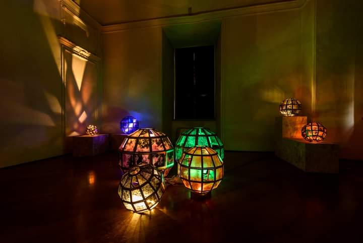 eventiphanes's tweet photo. #ArtSiteStory | Scultura, installazione e performance in un serrato dialogo tra architetture storiche e arte contemporanea per l'edizione 2017 di #ArtSiteFest dedicata alle #ResidenzeReali. #ArtSiteFest2017 #contemporaryart #sitespecific https://t.co/tU2L9L6SDT