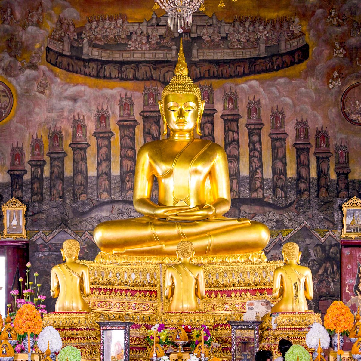 Phra Prathan Yim Rub Fa is the main #BuddhaImage in the #Ubosot of #WatRakhang.

📷  instagram.com/p/CEoQj5VhF8S/

⁣#discoveringbangkok #royaltemple #templesofbangkok #meditationposture #ayutthayakingdom #วัดระฆัง #chaophrayariver #thonburi #templeofthebells #ไหว้พระ9วัด #kingtaksin