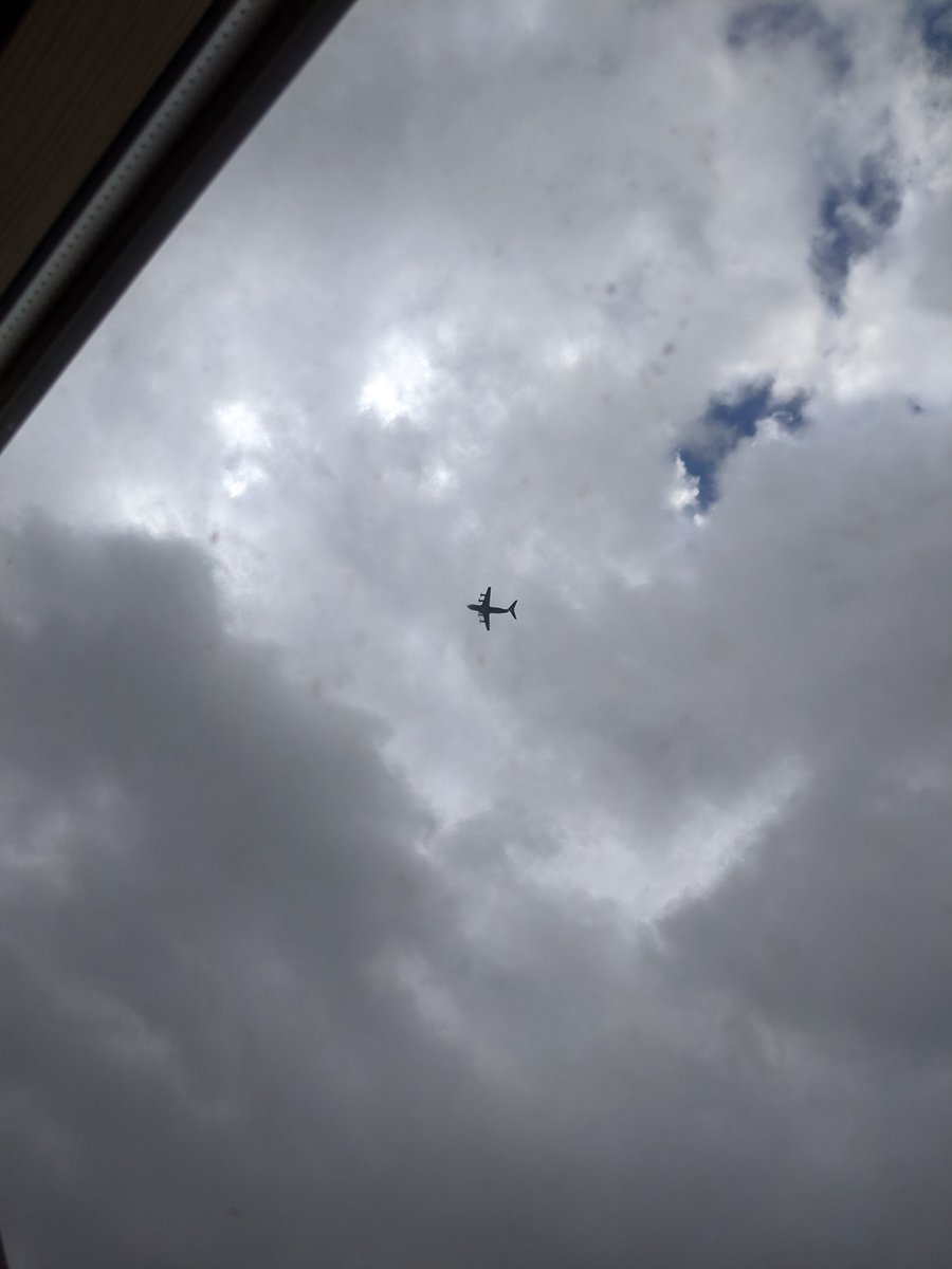 gareth_33's tweet photo. AeroGeek hat on 🤓 - just had a Brize Norton RAF A400 fly quite low over the house...

#ZM405 #ASCOT485 https://t.co/Q3Xhft2V61