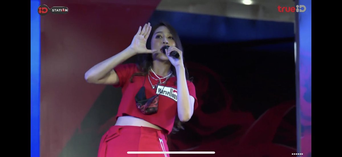 TrueID_TH's tweet photo. @aimaf11 หอบซิงเกิ้ลใหม่ #บอกที่ว่าจริง มาฝากแฟน ๆ กันด้วย

ชมสด Idol Exchange x AF15 ปี I Miss You ที่ #TrueID ช่อง #IDStation > https://t.co/1oVXUHRlL3

#TeamAIMazing #aimsatida #IdolExchange #AF15Anniversary #AF15Yearimissyou #AFIMISSYOU #AFUPDATE https://t.co/y1YbqNK8x1