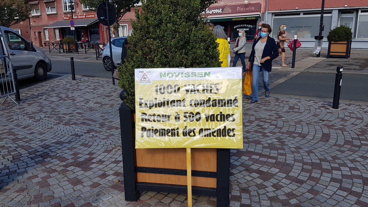 novissen's tweet photo. Novissen distribution de tracts ce matin dans la ville. https://t.co/B1BstM8fQ4