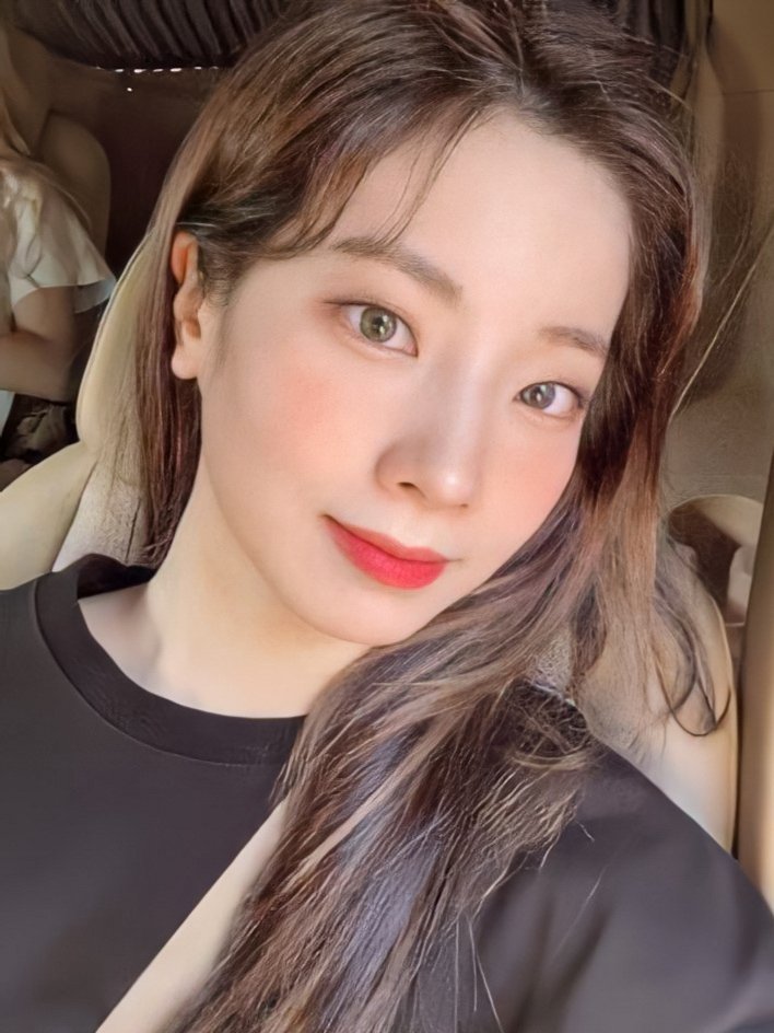 KDHLOOKS's tweet photo. Kim Dahyun, why do you have to be this pretty? ❤
#Dahyun #다현 https://t.co/3FfDk62IaN