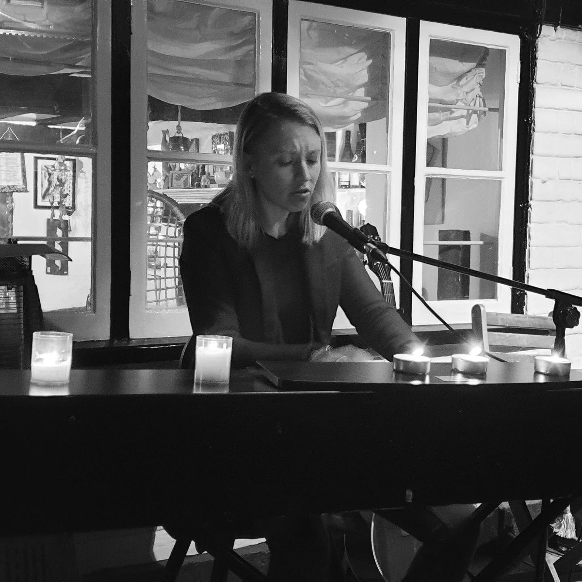 hannahscottuk's tweet photo. I cannot tell you how good it felt to get on stage with @stedellacasa in front of real people for the first time in 6 months last night πΆβ€οΈ
Thank you so much to @DrawingroomRich for making it happen and the fab folks who came out to listen. xxxxx https://t.co/EoJPERzjl5