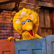 エルモっち Usjへgo みんな知ってる ビッグバード 身長250cmの大きな黄色い鳥 見た目は大きいけど 実は精神年齢は6歳ぐらいの無邪気な子ども 歌うこと 問題を解決させることが好き セサミストリート ビックバード Usj Usj好き