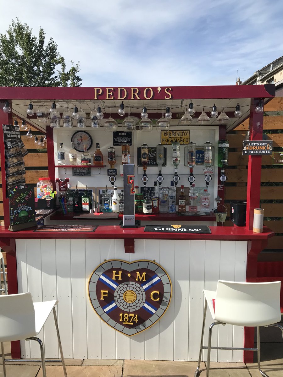 1Pedro5's tweet image. My wee garden @JamTarts themed bar now open 🍺🍺