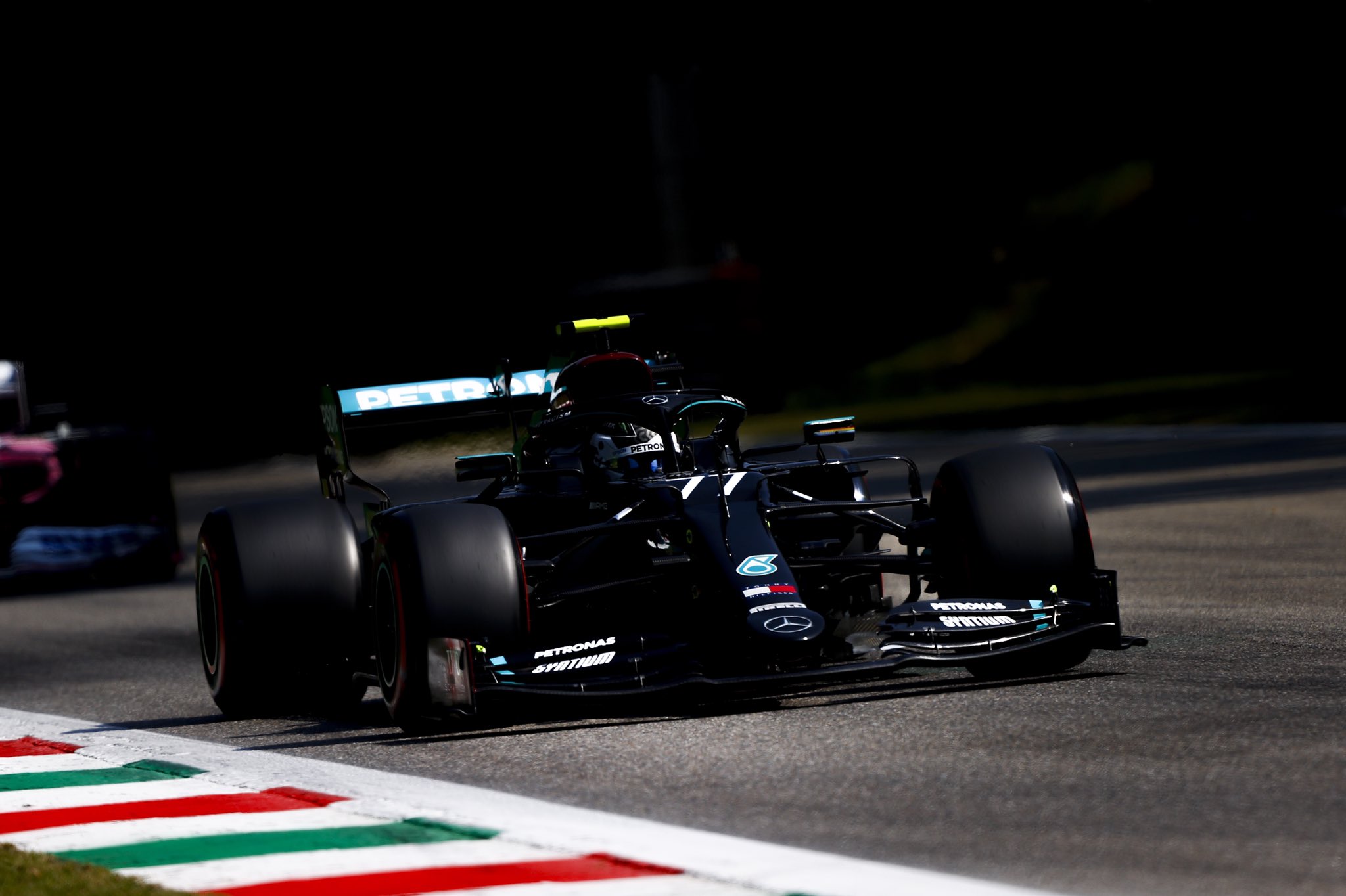 Bottas nyerte a 71. Olasz Nagydíj harmadik edzését a két McLaren előtt