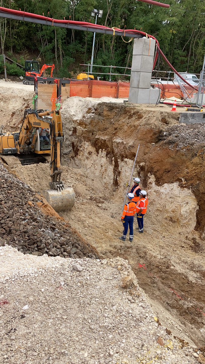 Kneubuhlerserge's tweet photo. En #direct de la gare de #Briare sur le #chantier PASO 👉 pose d’un passage souterrain pour la traversée des #voyageurs en toute #sécurité @SNCFReseau #IFPSE https://t.co/lbgIKTTYJm