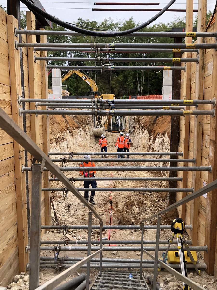 Kneubuhlerserge's tweet photo. En #direct de la gare de #Briare sur le #chantier PASO 👉 pose d’un passage souterrain pour la traversée des #voyageurs en toute #sécurité @SNCFReseau #IFPSE https://t.co/lbgIKTTYJm