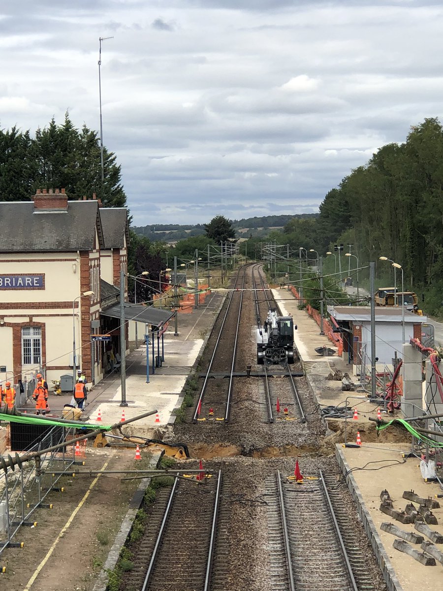 Kneubuhlerserge's tweet photo. En #direct de la gare de #Briare sur le #chantier PASO 👉 pose d’un passage souterrain pour la traversée des #voyageurs en toute #sécurité @SNCFReseau #IFPSE https://t.co/lbgIKTTYJm